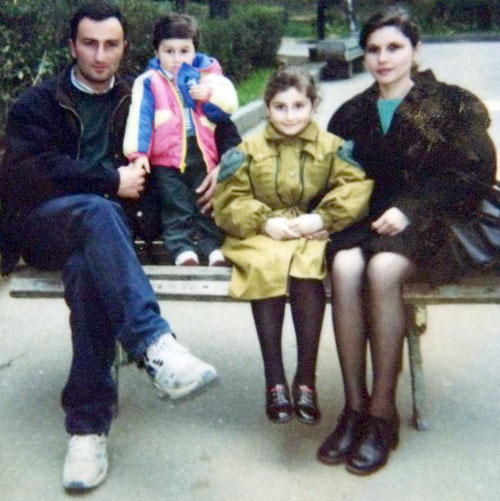 თიკა მახალდიანს მომღერალი ქმარი არ უნდა Rating